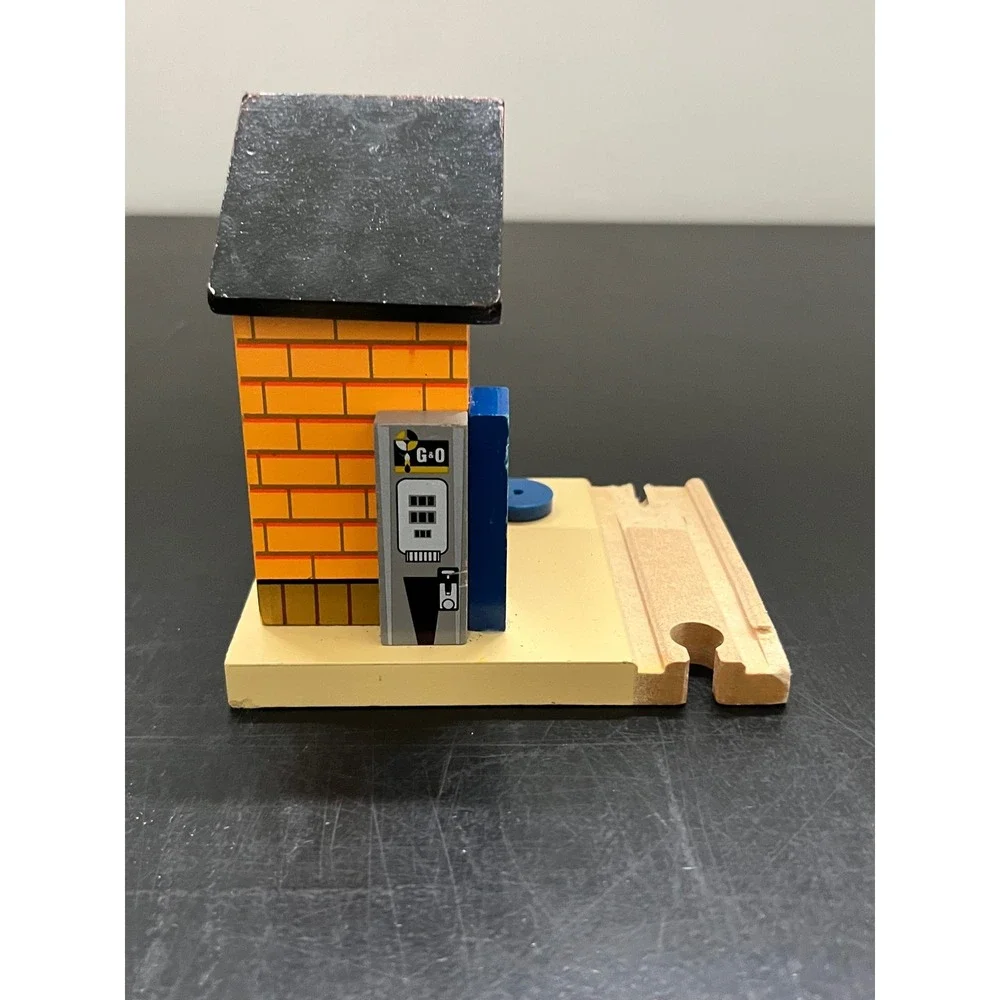 Thomas & Friends Wooden Railway G&O Gas Station Orange Blue OS